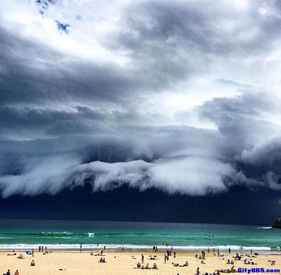 暴风雨横扫悉尼  巨大雷雨云来势汹汹